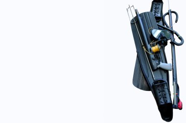 Beyaz bir arka plan üzerinde balık avı için donatım