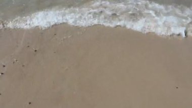 dalgalar deniz kum üzerinde