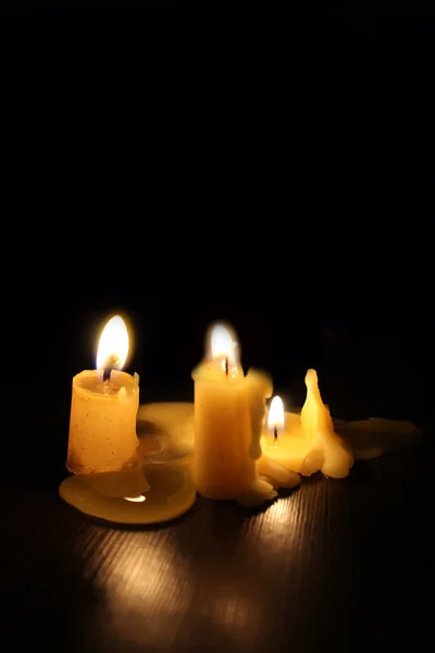 黑暗中的蜡烛 — 图库照片