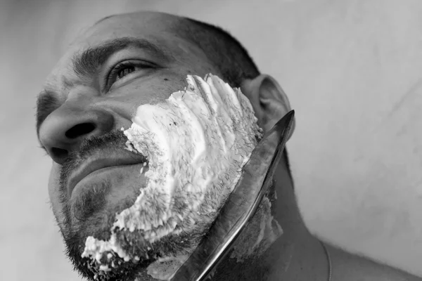 Homem barba faca de barba . — Fotografia de Stock