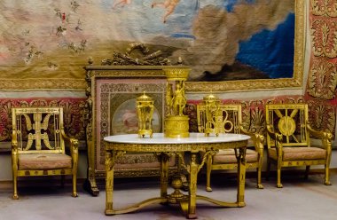 Saint Petersburg, Rusya - 24 Ocak 2016: Hermitage Müzesi'nde Antik Roma tarzı antika mobilya