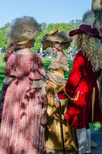 Actors demonstrate vintage clothing 18 century — Stock Photo, Image