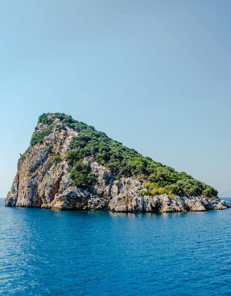 Turtle island off the coast of Antalya in the Mediterranean sea — Stock Photo, Image