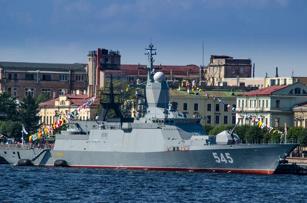 Corvette "Persistente" en el río Neva — Foto de Stock