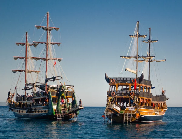 Zwei Segel-Sportboote im Mittelmeer — Stockfoto