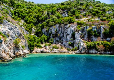 Kekova Adası üzerinde antik kentin kalıntıları. Türkiye