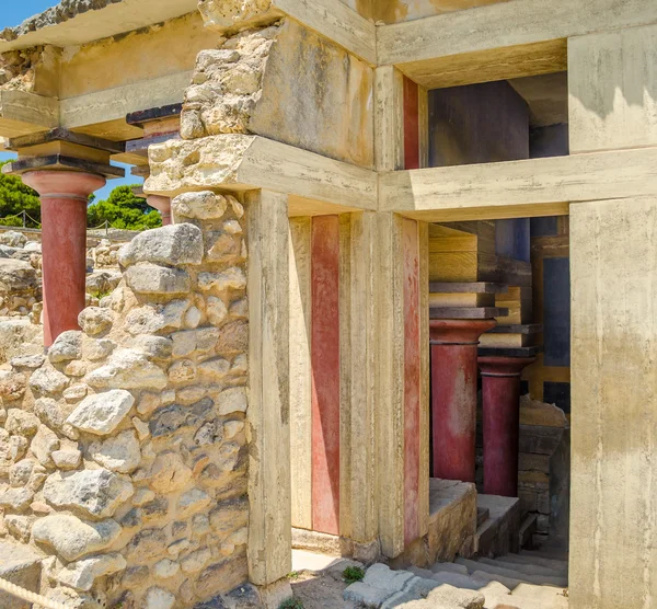 Ruïnes van Knossos Palace, muurschilderingen, artefacten. — Stockfoto