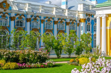 Eylül ayında St. Petersburg yakınlarındaki Catherine Sarayı.