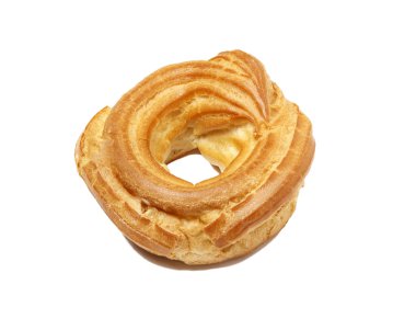 Beyaz bir arka plan üzerinde taze pasta halka