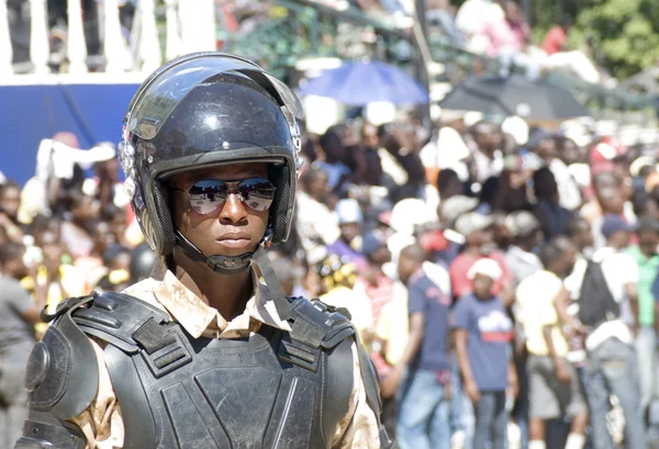 Policía haitiana en guardia — Foto de Stock