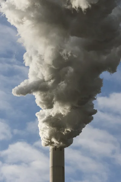 Pila de humo de la central eléctrica — Foto de Stock