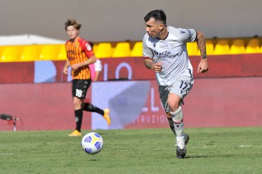 Bologna 'lı Gary Medel, Benevento - Bologna 1-0 arasındaki İtalyan Serie A şampiyonluğu maçında Benevento' daki Ciro Vigorito Stadyumu 'nda oynandı..