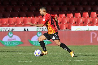 Benevento 'lu Iago Falque oyuncusu, Benevento - Bologna 1-0 arasındaki İtalyan Serie A şampiyonluğu maçında, Benevento' daki Ciro Vigorito Stadyumu 'nda oynanan maç..