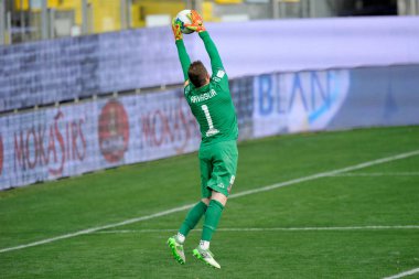 Nicola Ravaglia Cremonese kalecisi, İtalya Serie B futbol karşılaşmasında Frosinone - 07 / 03 / 2020 'nin Cremonese 0-2' si, kapalı kapılar ardında oynayarak Benito Stirpe Stadyumundaki Coronavirus salgınını kontrol altına aldı.