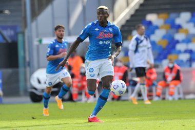 Napoli 'li Victor Osimhen, Napoli ile Atalanta arasındaki İtalyan futbol ligi serisi maçında Napoli' deki San Paolo Stadyumu 'nda oynanan maç 4-1 berabere sonuçlandı..