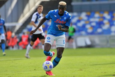 Napoli 'li Victor Osimhen, Napoli ile Atalanta arasındaki İtalyan futbol ligi serisi maçında Napoli' deki San Paolo Stadyumu 'nda oynanan maç 4-1 berabere sonuçlandı..