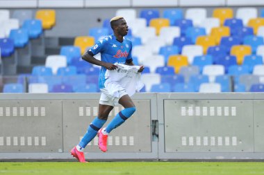 Napoli 'li Victor Osimhen, Napoli ile Atalanta arasındaki İtalyan futbol ligi serisi maçında Napoli' deki San Paolo Stadyumu 'nda oynanan maç 4-1 berabere sonuçlandı..