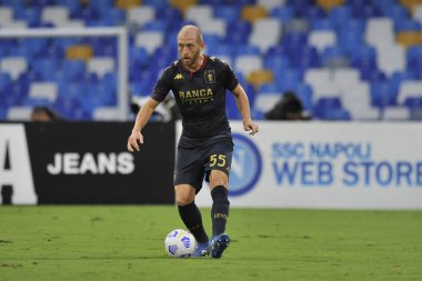 Cenova 'lı Andrea Masiello, Napoli ve Cenova arasındaki İtalya SerieA şampiyonası maçında Napoli-Ceneviz maçı 6-0, Napoli' deki San Paolo Stadyumu 'nda oynandı..