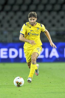 Torino, İtalya 'nın 7 / 22 / 2020 Alejandro Berenguer oyuncusu, İtalya' nın Hellas Verona 'ya karşı oynanan final maçı serisi A maçında Torino' nun büyük Olimpiyat stadyumu Torino 'da oynanan 1-1' lik final maçı..