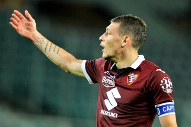 Torino, İtalya 'nın 7 / 22 / 2020 Alejandro Berenguer oyuncusu, İtalya' nın Hellas Verona 'ya karşı oynanan final maçı serisi A maçında Torino' nun büyük Olimpiyat stadyumu Torino 'da oynanan 1-1' lik final maçı..