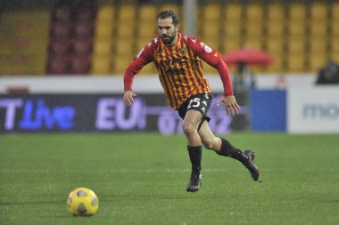 Benevento 'lu Marco Sau, Benevento-Atalanta maçının final maçı olan Serie A maçında Benevento' nun Ciro Vigorito Stadyumu 'nda oynanan maçın sonucu 1-4 oldu. İtalya, 09 Ocak 2021.