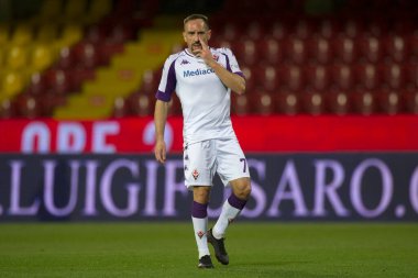 Benevento, İtalya, 13 Mart 2021. Benevento 'lu Franck Ribery oyuncusu, Benevento-Fiorentina final resul 1-4 arasında oynanan İtalyan Serie A karşılaşması sırasında Benevento' daki Ciro Vigorito Stadyumu 'nda oynandı.. 