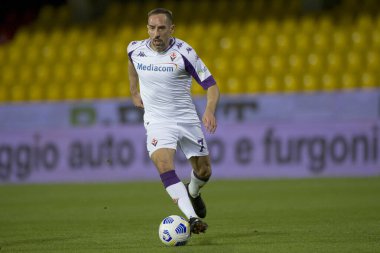 Fiorentina 'lı Franck Ribery oyuncusu, Benevento ile Fiorentina arasındaki İtalya Serie A şampiyonluğu maçında 1-4' lük final maçı sırasında Benevento 'daki Ciro Vigorito Stadyumu' nda oynandı. İtalya, 13 Mart 2021. 