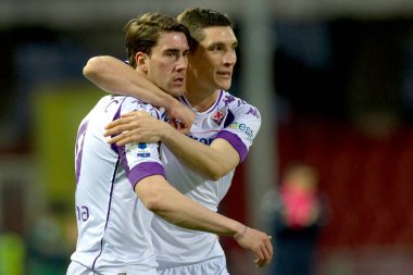 Fiorentina 'lı Dusan Vlahoviç, Benevento ile Fiorentina arasındaki İtalya Serie A şampiyonluğu maçında 1-4' lük final maçı sırasında Benevento 'daki Ciro Vigorito Stadyumu' nda oynandı. İtalya, 13 Mart 2021. 