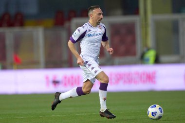 Fiorentina 'lı Franck Ribery oyuncusu, Benevento ile Fiorentina arasındaki İtalya Serie A şampiyonluğu maçında 1-4' lük final maçı sırasında Benevento 'daki Ciro Vigorito Stadyumu' nda oynandı. İtalya, 13 Mart 2021. 