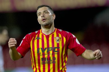 Benevento 'nun Gainluca Caprari oyuncusu, Benevento ile Fiorentina arasındaki İtalya Serie A şampiyonluğu maçında 1-4' lük final maçı sırasında Benevento 'daki Ciro Vigorito Stadyumu' nda oynandı. İtalya, 13 Mart 2021. 
