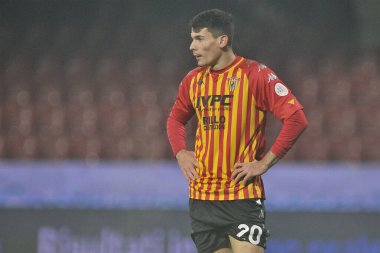 Benevento 'lu Giuseppe Di Serio oyuncusu, Benevento ile Lazio arasındaki İtalya Serie A şampiyonluğu maçında, Benevento' daki Ciro Vigorito Stadyumu 'nda oynanan maç 1-1 berabere sonuçlandı. İtalya, 15 Aralık 2020. 