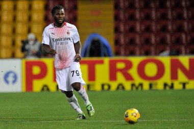 AC Milan 'dan Frank Kessie, İtalya Ligi Serie A maçında Benevento ile Milan arasında oynanan 0-2' lik final maçında Bevento 'daki Ciro Vigorito Stadyumu' nda oynandı. İtalya, 3 Ocak 2021. 