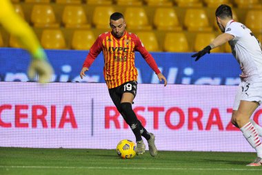 Benevento 'lu Roberto Insigne, Benevento-Milan maçının final maçı olan Serie A maçında Bevento' daki Ciro Vigorito Stadyumu 'nda oynandı. İtalya, 3 Ocak 2021. 