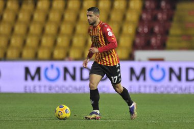 Benevento 'lu Gianluca Caprari, İtalya Ligi Serie A maçında Benevento ile Milan arasında oynanan final maçında Bevento' daki Ciro Vigorito Stadyumu 'nda oynandı. İtalya, 3 Ocak 2021. 