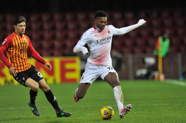 AC Milan 'dan Rafael Leao, İtalya Ligi Serie A maçında Benevento-Milan final maçı 0-2, Bevento' daki Ciro Vigorito Stadyumu 'nda oynandı. İtalya, 3 Ocak 2021.