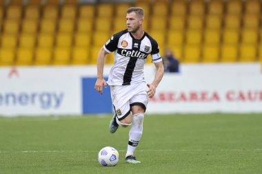 Benevento, İtalya, 3 Nisan 2021. Parma takımından Riccardo Gagliolo, Benevento-Parma maçının son maçı olan Serie A maçında Benevento-Parma maçı 2-2 ile Benevento 'daki Ciro Vigorito Stadyumu' nda oynandı.. 