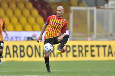 Benevento, İtalya, 3 Nisan 2021. Benevento 'daki Ciro Vigorito Stadyumu' nda oynanan Benevento-Parma maçının final maçı 2-2 arasında oynanan İtalya Ligi Serie A maçında Benevento 'nun PAsquale Schiattarella oyuncusu. 