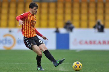 Benevento 'lu Federico Barba oyuncusu, Benevento ile Sampdoria arasındaki İtalyan SerieA şampiyonluğu maçında, Benevento' daki Ciro Vigorito Stadyumu 'nda oynanan maç 1-1 berabere sonuçlandı. İtalya, 07 Şubat 2021. 