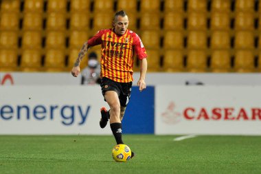 Benevento 'lu Riccardo Improta oyuncusu, Benevento ile Torino arasındaki İtalyan Serie A futbol ligi maçında, Benevento' daki Ciro Vigorito Stadyumu 'nda oynanan maç 2-2 berabere sonuçlandı. İtalya, 22 Ocak 2021. 