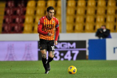 Benevento 'lu Nicolas Viola oyuncusu, Benevento ile Torino arasındaki İtalyan Serie A futbol ligi maçında, Benevento' daki Ciro Vigorito Stadyumu 'nda oynanan maç 2-2 berabere sonuçlandı. İtalya, 22 Ocak 2021.