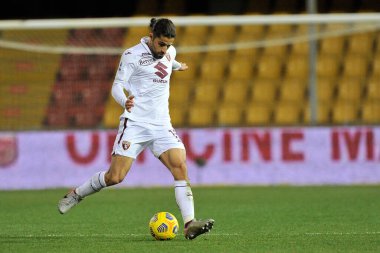 Torino 'dan Ricardo Rodriguez, Benevento ile Torino arasındaki İtalyan Serie A futbol ligi maçında Benevento, Benevento' daki Ciro Vigorito Stadyumu 'nda oynanan maçı 2-2 yendi. İtalya, 22 Ocak 2021.