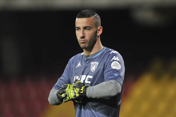 Lorenzo Montipo Giocatore Benevento Durante Partita Della Serie Italianaun Campionato — Foto Stock