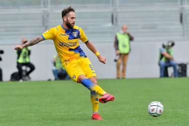 Frosinone 'den Francesco Zampano, Frosinone' nin Frosinone 'deki Benito Stirpe Stadyumu' nda oynanan İtalya Serie B futbol şampiyonasının ilk maçında Frosinone - Empoli final maçı 0-2 arasında oynanmıştır.