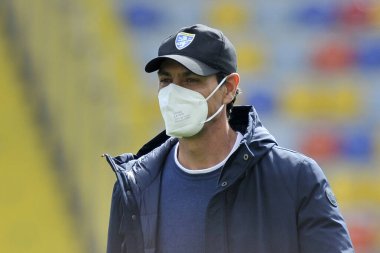 Frosinone, İtalya, 20 Mart 2021. Lecce 'nin Alessandro Nesta teknik direktörü Frosinone ile Lecce arasındaki İtalya lig serisi B' nin final maçı sırasında Frosinone 'deki Benito Stirpe Stadyumu' nda oynanan maçın sonucu 0-3 oldu.. 