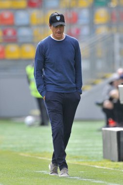 Frosinone, İtalya, 20 Mart 2021. Lecce 'nin Alessandro Nesta teknik direktörü Frosinone ile Lecce arasındaki İtalya lig serisi B' nin final maçı sırasında Frosinone 'deki Benito Stirpe Stadyumu' nda oynanan maçın sonucu 0-3 oldu..
