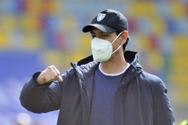 Frosinone 'nin Frosinone takımının Alessandro Nesta teknik direktörü, Frosinone' deki Benito Stirpe Stadyumu 'nda oynanan Frosinone-Lecce maçının final maçı olan B serisi Frosinone maçında karşılaşmıştır. İtalya, 20 Mart 2021