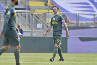 Lecce 'li Fabio Lucioni, Frosinone-Lecce maçında Frosinone-Lecce maçının final maçında Frosinone' deki Benito Stirpe Stadyumu 'nda oynandı. İtalya, 20 Mart 2021