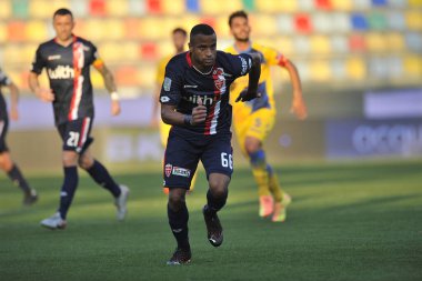 Monza 'nın Davide Diaw oyuncusu, Frosinon ile Monza arasındaki İtalyan Serie B karşılaşmasında, final maçı Benito Stirpe Stadyumu' nda oynandı. İtalya, 02 Mart 2021. 