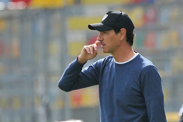 Frosinone, İtalya, 20 Mart 2021. Lecce 'nin Alessandro Nesta teknik direktörü Frosinone ile Lecce arasındaki İtalya lig serisi B' nin final maçı sırasında Frosinone 'deki Benito Stirpe Stadyumu' nda oynanan maçın sonucu 0-3 oldu.. 