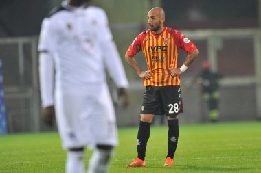 Benevento 'lu Pasquale Schiattarella oyuncusu, Benevento - Spezia final maçı 0-3 arasında oynanan İtalya Serie A futbol karşılaşması sırasında Benevento' daki Ciro Vigorito Stadyumu 'nda oynandı. İtalya, 07 Kasım 2020. 